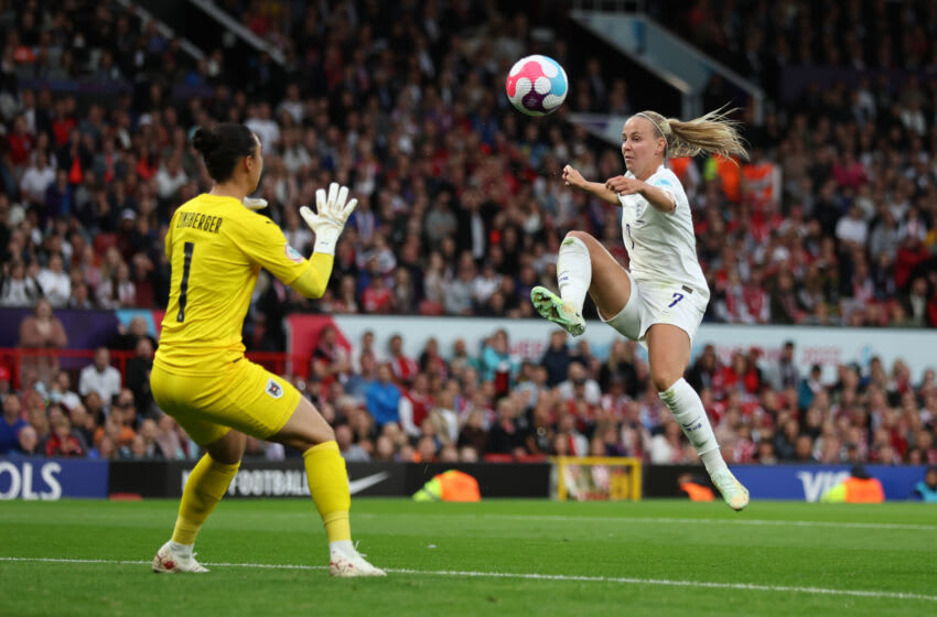 MANCHESTER, ENGLAND - JULY 06: Beth Mead of England scores the opening goal during the UEFA Women's Euro England 2022 group A match between England and Austria at Old Trafford on July 6, 2022 in Manchester, United Kingdom. (Photo by Marc Atkins/Getty Images)