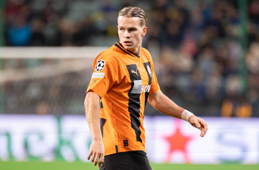 WARSAW, POLAND - 2022/11/02: Mykhailo Mudryk of Shakhtar seen in action during the UEFA Champions League Group Stage match between FC Shakhtar Donetsk and RB Leipzig at Marshal Jozef Pilsudski Legia Warsaw Municipal Stadium.
Final score; FC Shakhtar Donetsk 0:4 RB Leipzig. (Photo by Mikolaj Barbanell/SOPA Images/LightRocket via Getty Images)