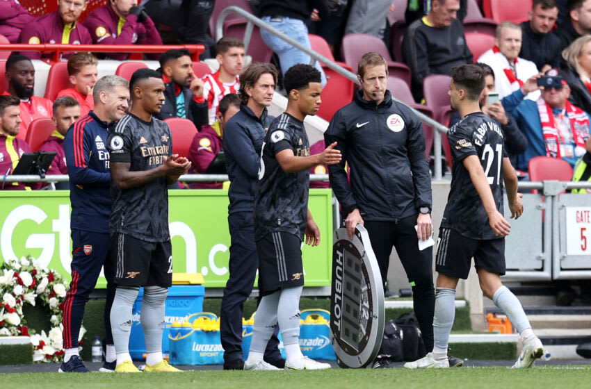 BRENTFORD, ENGLAND - SEPTEMBER 18: Ethan Nwaneri of Arsenal replaces teammate Fabio Viera during the Premier League match between Brentford FC and Arsenal FC at Brentford Community Stadium on September 18, 2022 in Brentford, England. (Photo by Alex Pantling/Getty Images)
