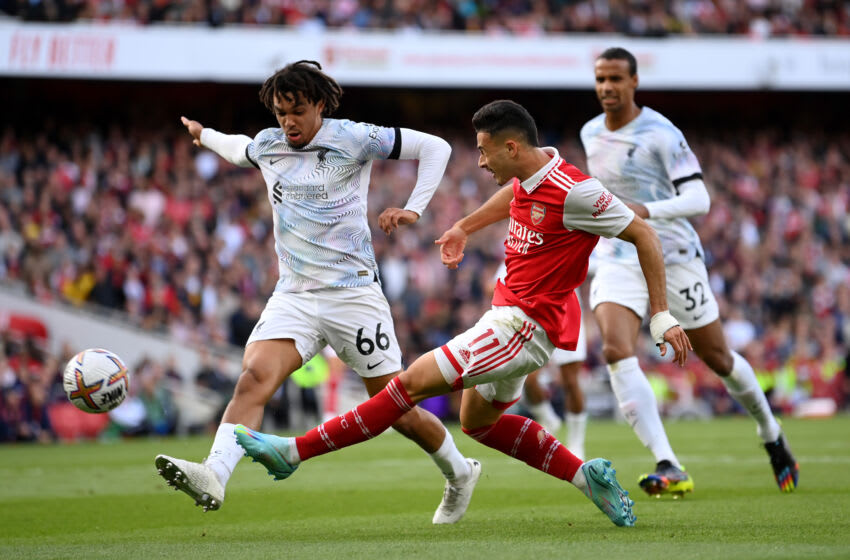 LONDON, ENGLAND - OCTOBER 09: Gabriel Martinelli of Arsenal shoots past Trent Alexander-Arnold of Liverpool during the Premier League match between Arsenal FC and Liverpool FC at Emirates Stadium on October 09, 2022 in London, England. (Photo by Justin Setterfield/Getty Images)