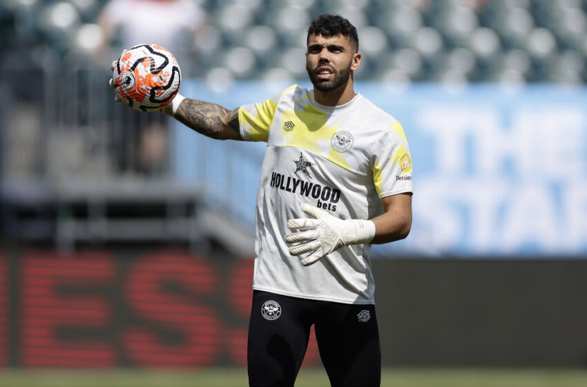 PHILADELPHIA, PENNSYLVANIA - JULY 23: David Raya #1 of Brentford FC warms-up prior to a Premier League Summer Series match between Brentford FC and Fulham FC at Lincoln Financial Field on July 23, 2023 in Philadelphia, Pennsylvania. (Photo by Adam Hunger/Getty Images)
