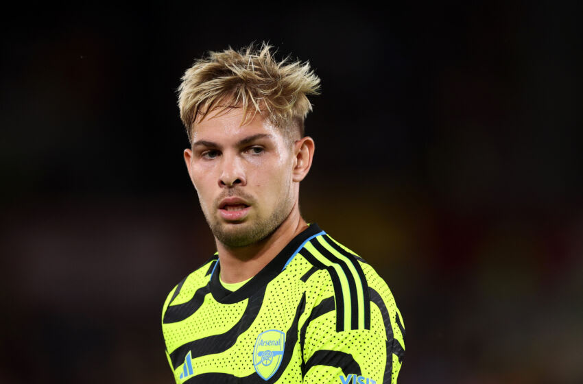 BRENTFORD, ENGLAND - SEPTEMBER 27: Emile Smith Rowe of Arsenal looks on during the Carabao Cup Third Round match between Brentford and Arsenal at Gtech Community Stadium on September 27, 2023 in Brentford, England. (Photo by Alex Pantling/Getty Images)